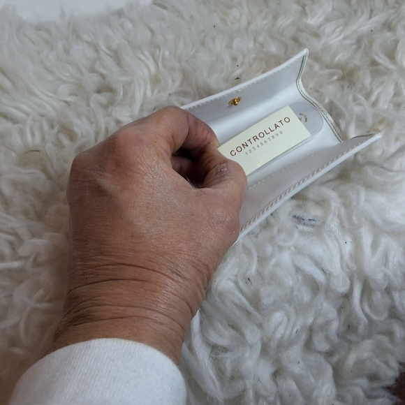 “Gucci Flora 6-Key Holder White Leather Floral Canvas Key Case” - Picture 3 of 9